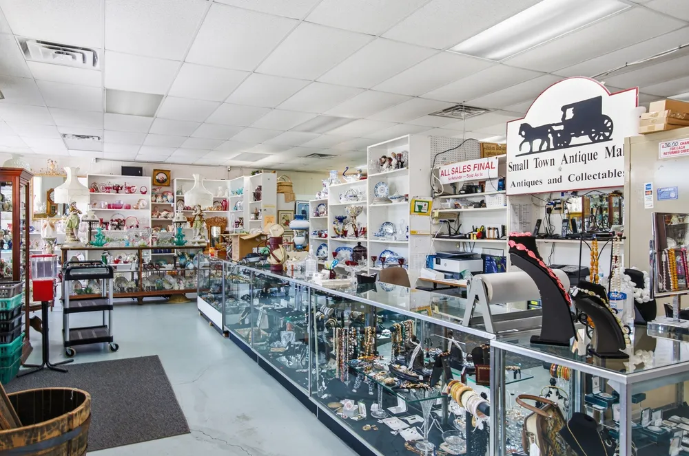 Small Town Antique Mall · photo 7