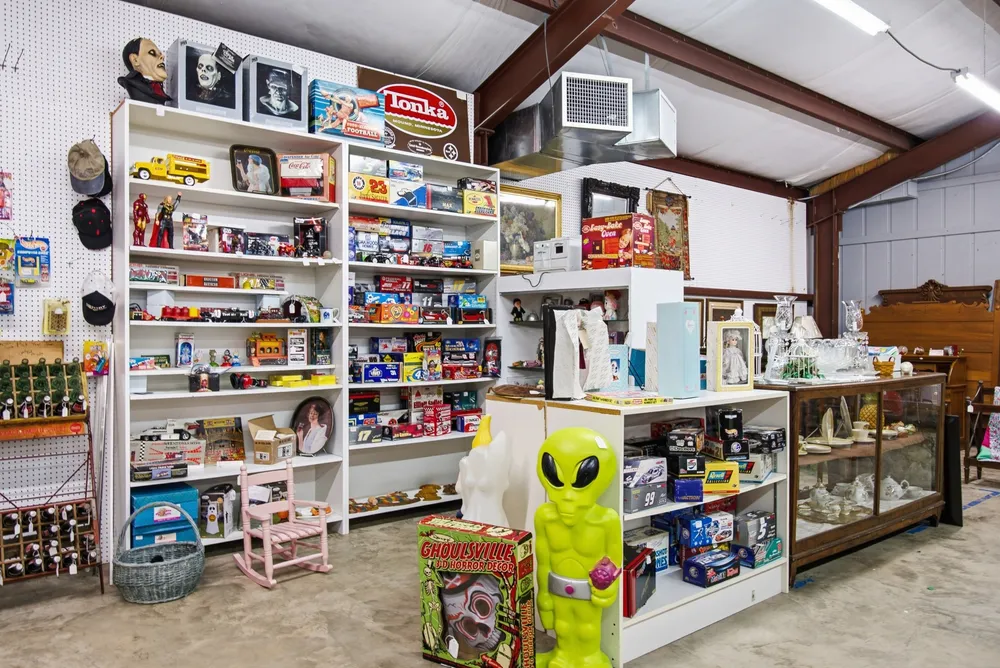 Small Town Antique Mall · photo 8